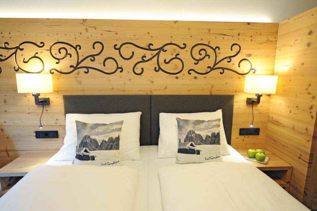 Hotel Maria St. Ulrich in Gröden Zimmer foto